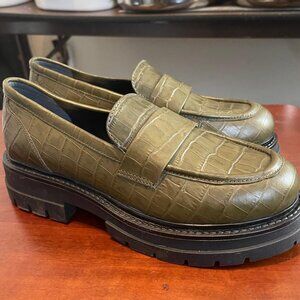 Vince Camuto Lug Sole Penny Loafer Green Alligator Print Size 7